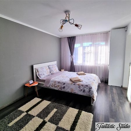 ~Fantastic Studio Petrosani~ Apartamento Exterior foto