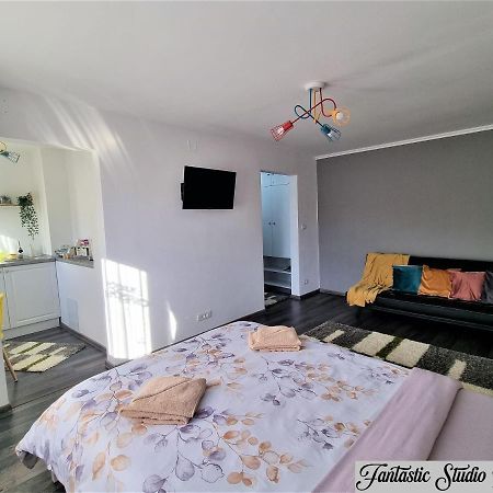 ~Fantastic Studio Petrosani~ Apartamento Exterior foto